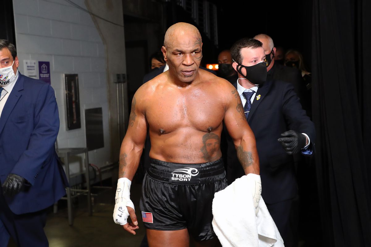 Triller présente Mike Tyson contre Roy Jones Jr.