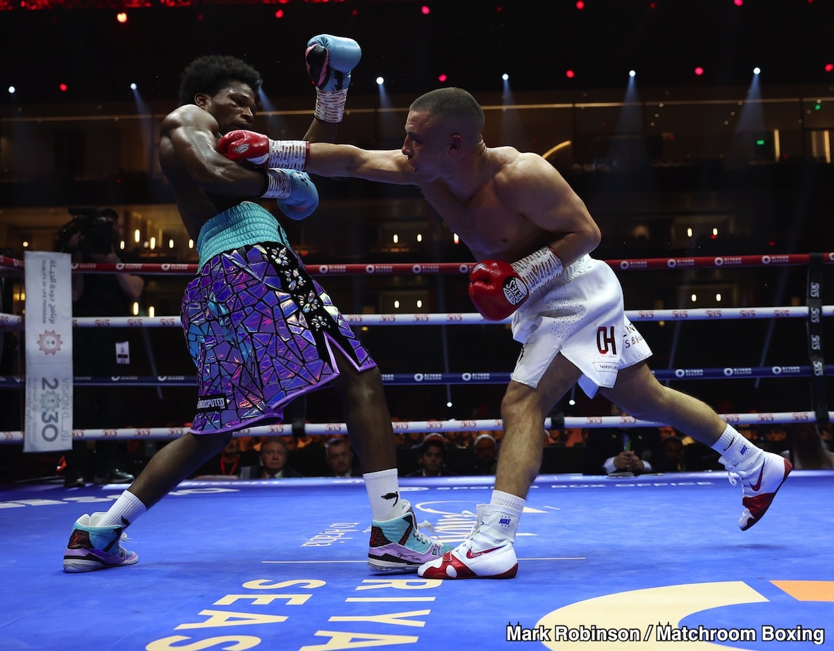 Image : Résultats de boxe : Nick Ball détrône Raymond Ford dans une décision partagée passionnante