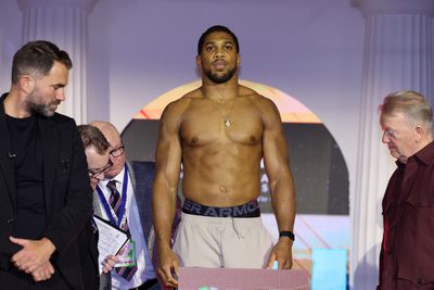 Chaos à élimination directe - Anthony Joshua contre Francis Ngannou : pesée