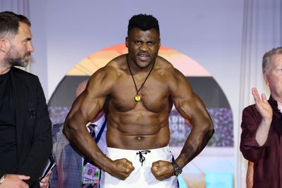 Chaos à élimination directe - Anthony Joshua contre Francis Ngannou : pesée