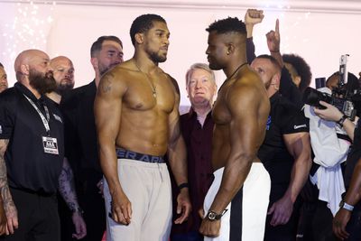 Chaos à élimination directe - Anthony Joshua contre Francis Ngannou : pesée